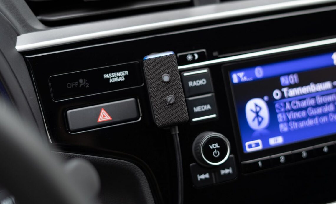 Amazon Echo Auto 2: la recensione dell'assistente Alexa da portarsi in macchina