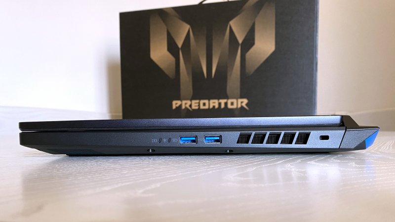 La connettività dell'ACER Predator Helios Neo 16 comprende 5 porte USB, lettore MicroSD e Kensington Lock