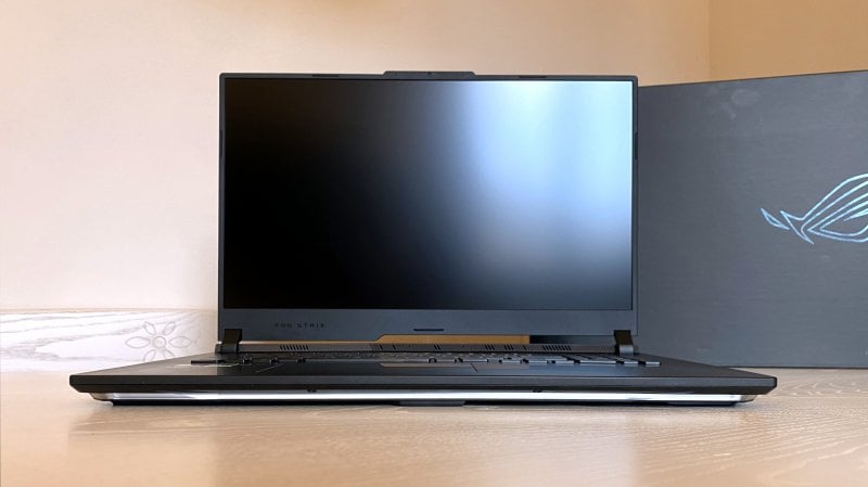 L'ASUS ROG Strix Scar 17 arrivato in redazione è il modello di punta con NVIDIA GeForce RTX 4090 Laptop e AMD Ryzen 9 7945HX