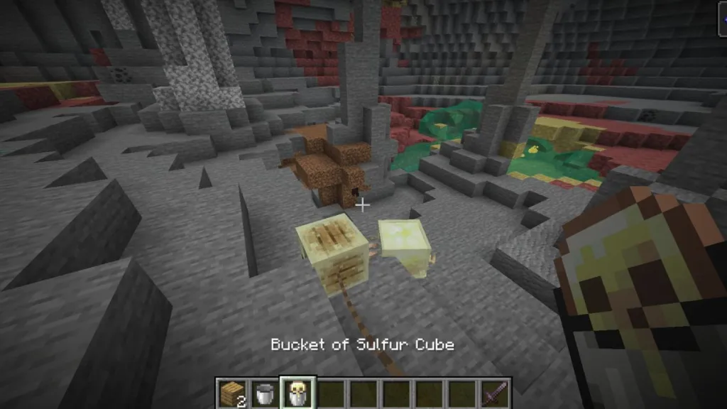 Trasporto di un Sulfur Cube con secchio